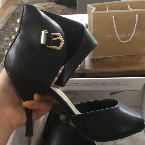 Call it Spring Heels - Picture 4 of 4